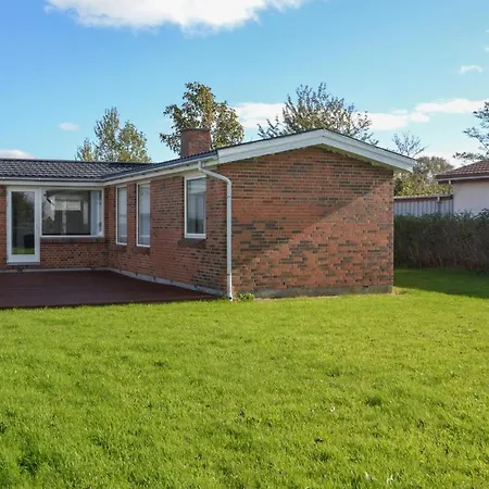 بيت للعطل 3 Bedroom Stunning In